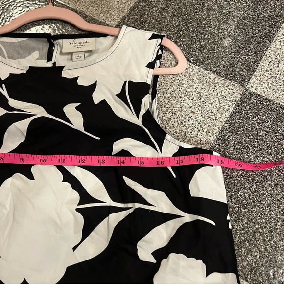Kate Spade- Target Classic Rose Black and White Floral Tank Top Size Small - Picture 4 of 7